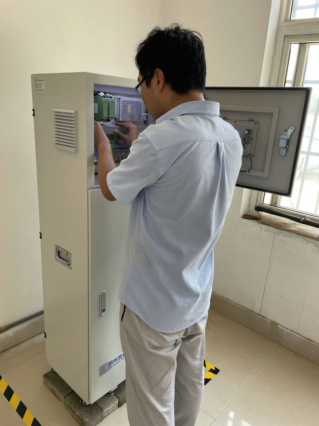更換水質(zhì)在線(xiàn)監測設備電極