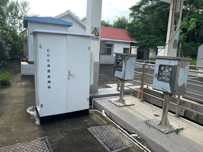 在線水質(zhì)監(jiān)測儀污水監(jiān)測現(xiàn)場